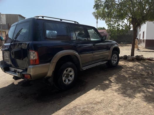 Nissan Patrol 2004, diesel, 4x4, excellent état mécanique, tout-terrain