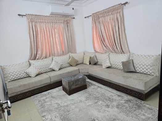 Salon marocain en L élégant et authentique, comme neuf