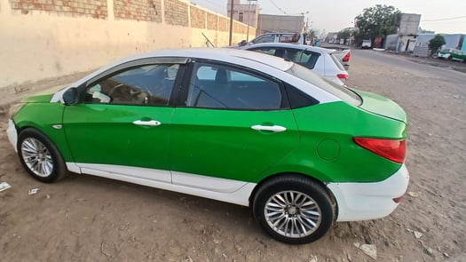 Taxi Hyundai 2014, en parfait état