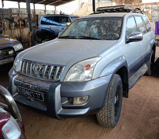 Toyota Prado 4x4, 7 places, climatisation refaite, blaxonnage châssis