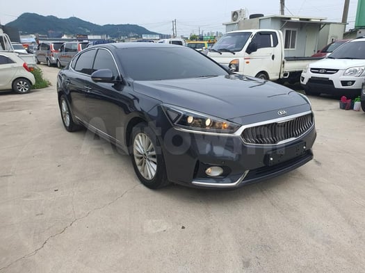 Kia K7 / Cadenza - Berline de luxe avec moteur V6 et technologie avancée