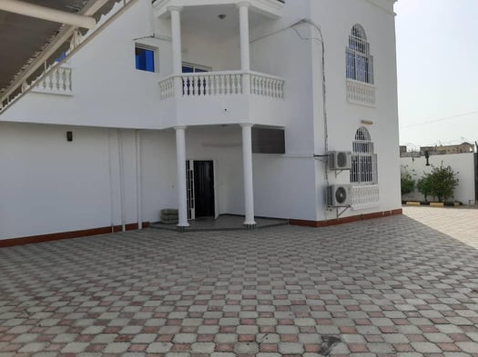 Villa F6 avec Piscine à Haramous - Quartier Calme et Prestigieux