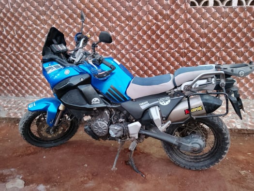 Moto YAMAHA SUPER TENERE 2010 en excellent état