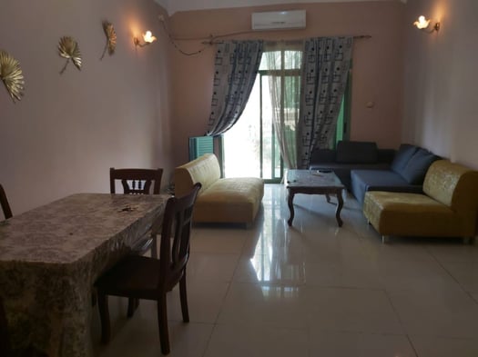 Appartement F4 meublé avec balcon et groupe électrogène au Héron