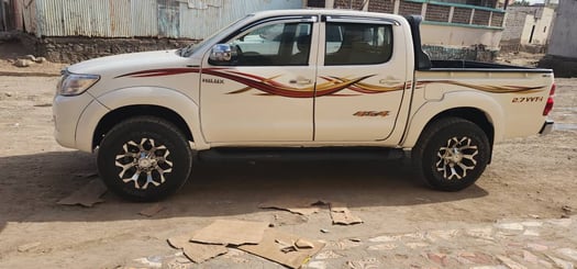 Toyota Hilux 2014, diesel, manuelle, climatisation et décoration impeccables