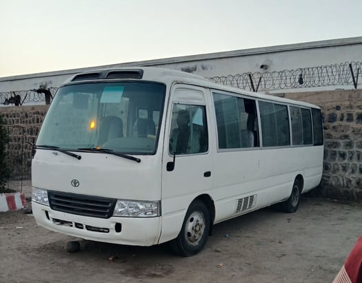 Bus Toyota Coaster 2016, excellent état, prêt à l\'emploi