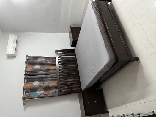 Chambre complète en bois foncé - Robuste et élégante