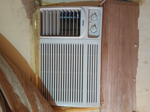 Climatiseur de fenêtre - Comme neuf, 15 mois d\'utilisation