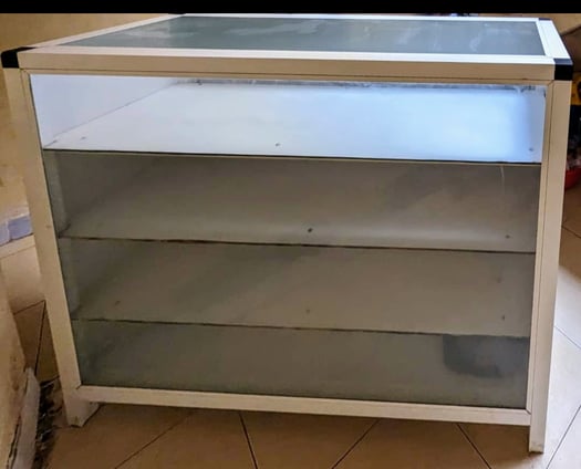 Comptoir en aluminium pour commerce, 1.30m, 4 étagères