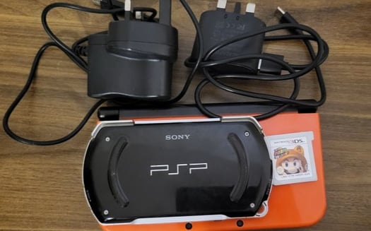 Deux consoles de jeux à vendre