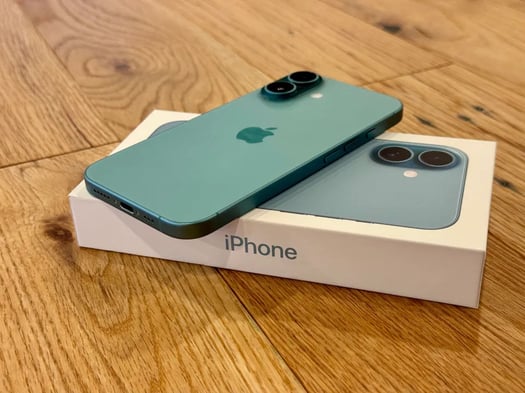 iPhone 16 normal noir
