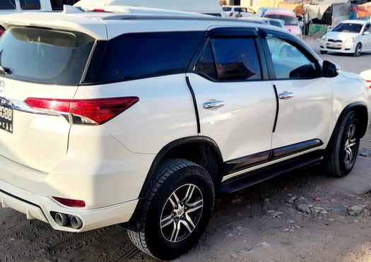 Toyota Fortuner 2021, diesel, confortable et économique pour location
