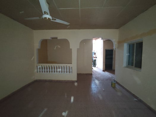 Maison F4 avec une véranda en location à Barwaqo 2 phase 1