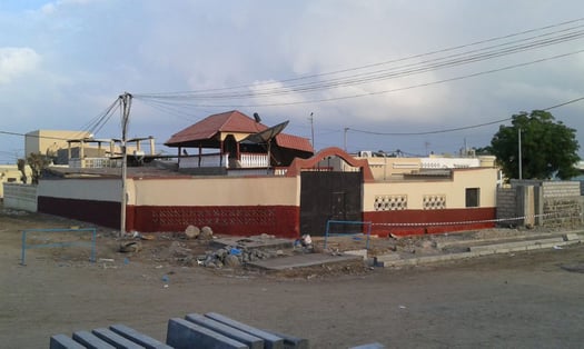 Maison F4 avec terrain et parking à Cheikh Osman