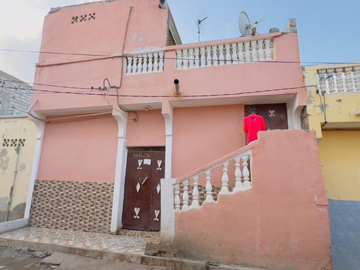 Maison F3 propre à Barwaqo 1, 1er étage