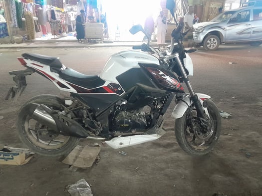 Moto Jincheng 200cc, excellent état à vendre