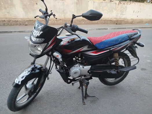 Moto PLATINA comme neuf, 8 mois d\'utilisation
