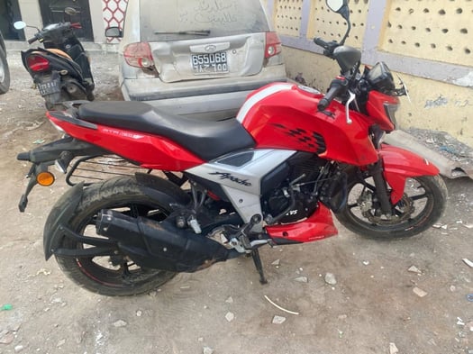 Moto TVS 160cc en excellent état, idéale pour déplacements quotidiens