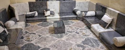 Salon Qaaci en bon état avec accessoires inclus