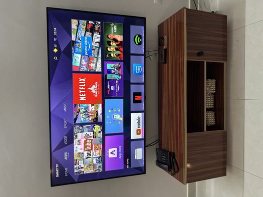 Smart TV 60 Star X + Meuble TV élégant, 4K et Android TV