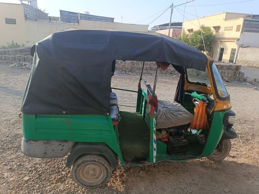 Tricycle D98 en bon état, prix abordable et négociable