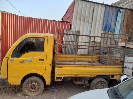 Mini camion simple cabine en excellent état