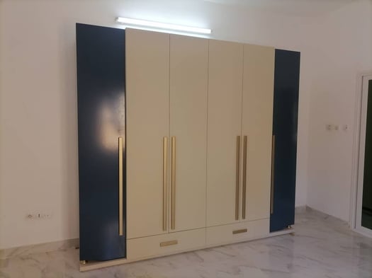 Armoire moderne 6 portes – Finition bicolore sur-mesure