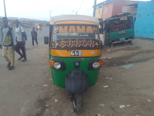 Tricycle Bajaj en bon état