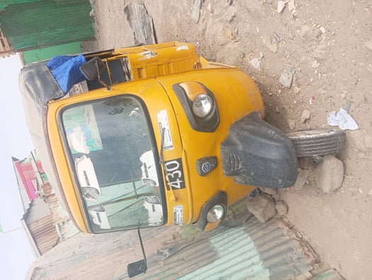 Bajaj Mahindra 6 places en bon état
