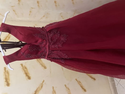 Robe élégante taille S, portée une seule fois