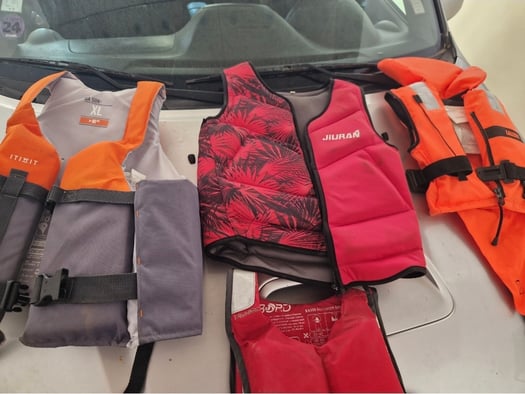 Gilets de sauvetage adultes et enfants en excellent état