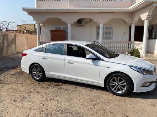 Hyundai, Model SONATA CVVL, Boite de vitesse automatique, 5 places spatieuse, Essences, très bien entretenue, prix négociable