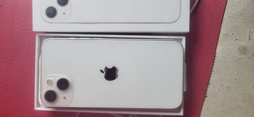 iPhone 13 Blanc 1,5 mois d\'utilisation - Négociable