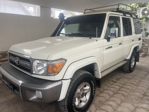 Land Cruiser Hard-top 2022, diesel, 9 places, toutes options