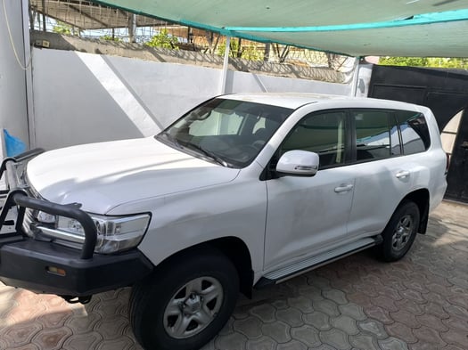 Toyota Land Cruiser V8 GXR 2018 avec plaque ONU