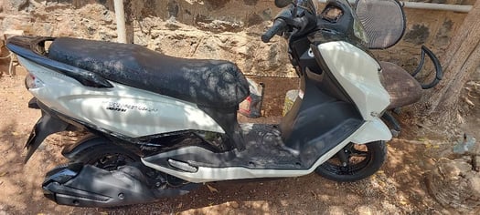 Scooter Suzuki Burgman D100, fiable et propre