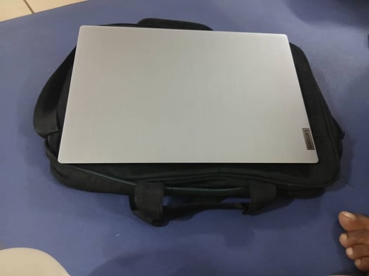 Ordinateur portable Lenovo, excellent état, garantie restante