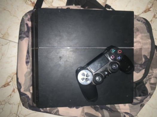 PS4 1To reconditionnée + jeux inclus + prix négociable