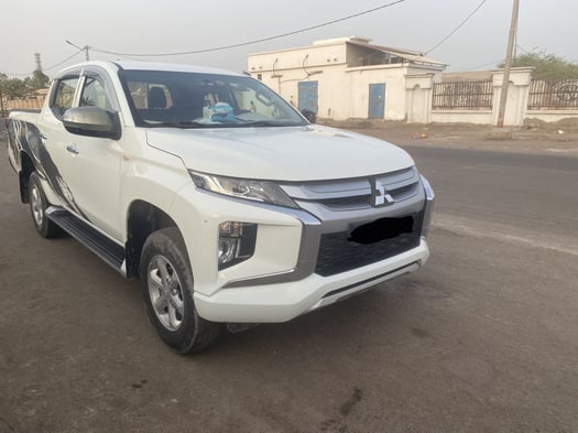 TOYOTA RUSH 2020 , MITSUBISHI L200 2022, diesel, boîte automatique, excellent état, 26.400 km seulement