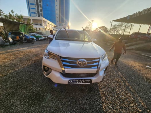 Toyota Fortuner 2020, diesel, excellent état, clim et caméra de recul inclus