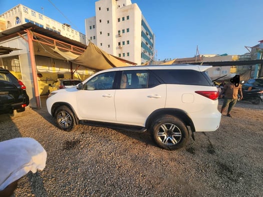 TOYOTA YARIS 2016 ,TOYOTA FORTUNER 2020, TOYOTA HILUX 2021REQUIN automatique