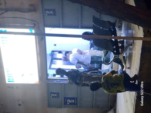 Salon de coiffure pour homme à vendre, emplacement stratégique à Hodan