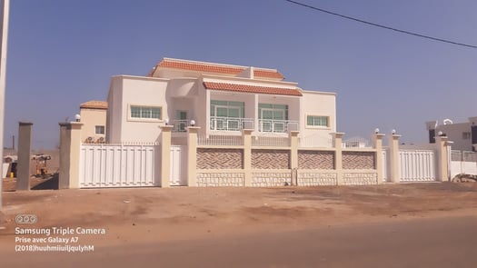 Villa F7 avec vue, générateur et parking à Haramous