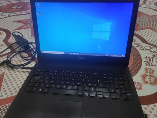 PC Dell portable, Intel Core i3, 4 Go RAM, 500 Go, avec chargeur