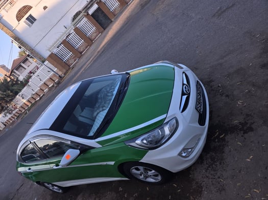 Hyundai Accent Taxi 2012, bon état, clim, diesel, négociable