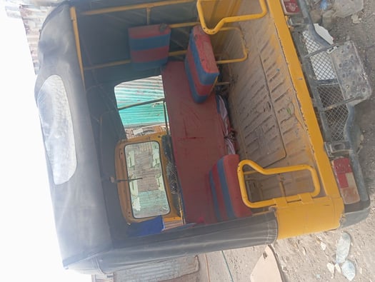 Bajaj Mahindra 6 places en bon état
