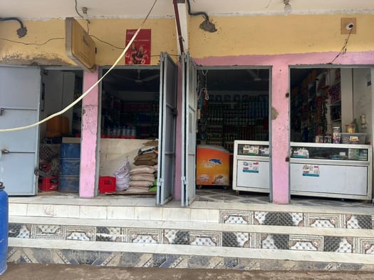 Boutique Grossiste Rentable avec Emplacement Stratégique à Cité Hamdani