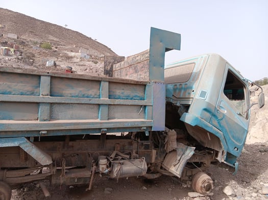 Camion benne Mitsubishi Fuso 2009, bon état, prix négociable