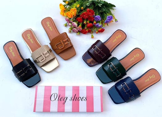 Nouvelles chaussures en vente