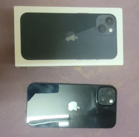 iPhone 13 128 GB comme neuf + protège transparent offert